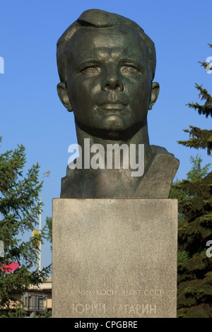 Buste de la première dans l'espace humain le cosmonaute soviétique Youri Gagarine (1934-1968) à l'Allée des cosmonautes dans la région de Moscou, Russie Banque D'Images