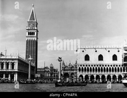 Géographie / Voyage, Italie, Venise, vue sur la ville / paysage urbain, vue sur le Campanile St Marc (Campanile di San Marco), Piazza San Marco et le Palais des Doges, vers 1960, droits supplémentaires-Clearences-non disponible Banque D'Images