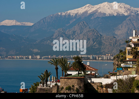 Antalya, montagne, montagnes, montagne, ville, quai, Mer Méditerranée, Antalya province, ville, ville, côte sud, Taureau, touri Banque D'Images