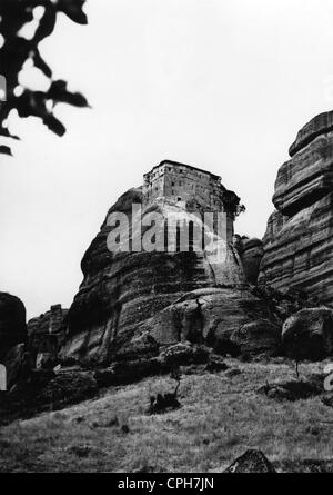 Géographie / Voyage, Grèce, religion, monastères de Meteora, vue extérieure, construit 14ème / 15ème siècle, 1951, droits additionnels-Clearences-non disponible Banque D'Images