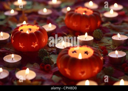 L'Érable, feuille, feuilles, décoration, détail, Halloween, l'automne, la couleur en automne, couleurs de l'automne, feuillage de l'automne, coloriage, bougie, cand Banque D'Images