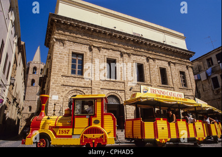 Europe Italie Province de Sassari Alghero Sardaigne train catalan sur la Piazza Vittorio Emanuele II Banque D'Images