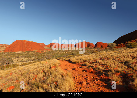 Sentier, chemin, la vallée du vent, Kata Tjuta, Olgas, Australie, Territoire du Nord, Red Cliff, solitude, paysages, terre sainte, Banque D'Images