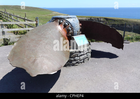 Le pulseur du navire coulé, l'Irada, sur l'affichage à Mizen Head, le sud-ouest de l'Irlande Banque D'Images