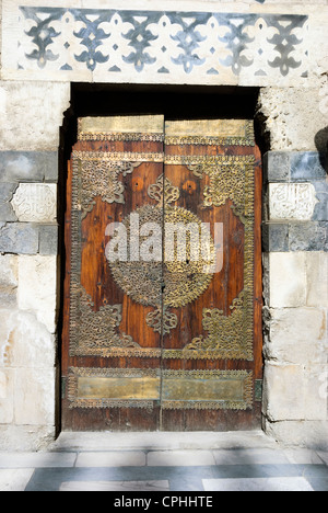 Porte dans la Madrassa & khanqah de sultan Barquq - Cairo, Égypte inférieur Banque D'Images