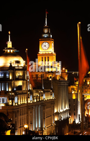 Chine Shanghai Bund Drapeaux de nuit Banque D'Images