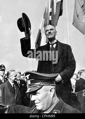 Neville Chamberlain et Joachim von Ribbentrop à l'aérodrome de Oberwiesenfeld, Munich, 1938 (photo n/b) Banque D'Images