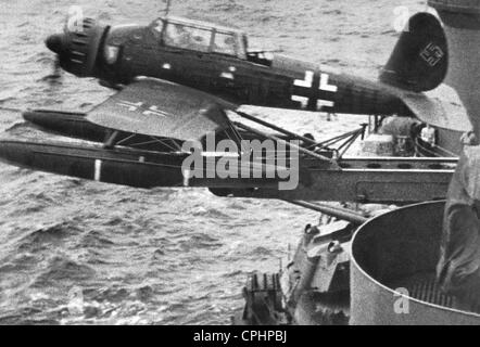 L'Arado Ar 196, le lancement du croiseur lourd allemand "Prinz Eugen" (photo n/b) Banque D'Images