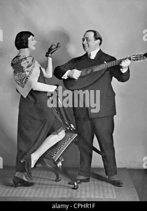 Trude Hesterberg avec un joueur de mandoline Banque D'Images