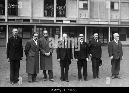 Les hommes juifs dans le camp de concentration de Drancy Banque D'Images