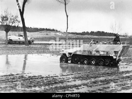 Véhicule de transport de troupes allemandes sur le front de l'Oder, 1945 Banque D'Images