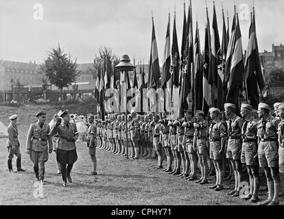 Baldur von Schirach Hitler salue les garçons dans Fuerth, 1936 Banque D'Images