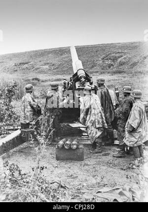 Les bénévoles espagnoles avec un pion d'artillerie au front de l'Est, 1942 Banque D'Images