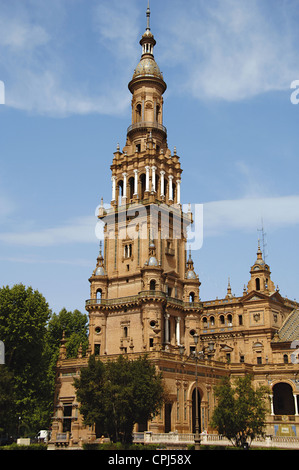 España. L'Andalousie. Séville. La place de l'Espagne. Tour Nord. Banque D'Images