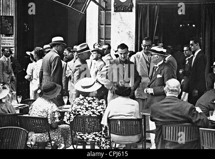 Sidewalk cafe Via Vittorio Veneto à Rome, 1936 Banque D'Images