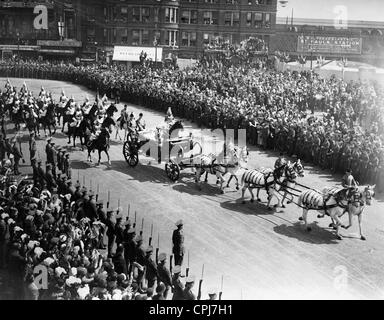 George V et la reine Mary lors des célébrations du jubilé d'argent du Roi, 1935 Banque D'Images