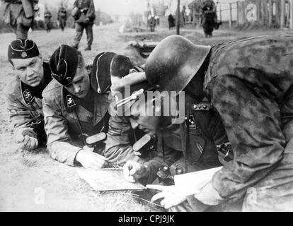 Les soldats lors d'une mission d'information, de la Hongrie, 1945 Banque D'Images