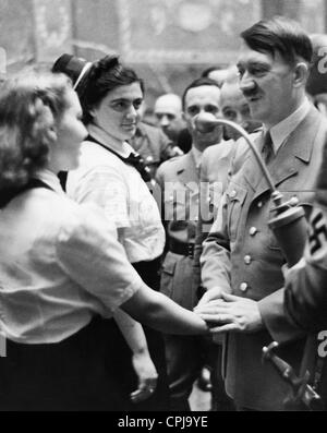 Adolf Hitler avec les gagnants dans un circuit professionnel, 1939 Banque D'Images