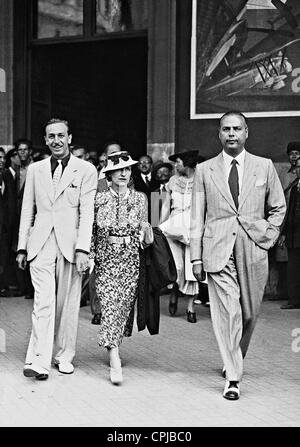 Walt Disney avec sa femme, Lillian Bounds et Luigi Freddi à Rome Banque D'Images