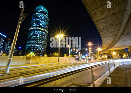 Barcelone, Espagne - Décembre 2011 : Torre Agbar Vue de nuit. Banque D'Images