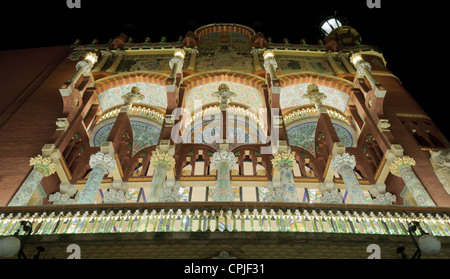 Barcelone, Espagne - Décembre 2011 : Palau de la Musica Catalana façade de nuit. Banque D'Images