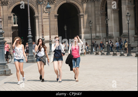 Paris, France - Quatre balades touristiques dans les rues. Banque D'Images