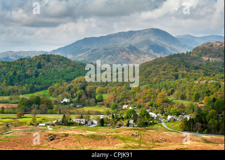 Elter Eau et lac du même nom sont situés dans les mâchoires de l'Elterwater Valley dans les lacs anglais de Cumbria. Banque D'Images