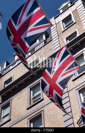 Bunting rue Queens pour célébrations du Jubilé de diamant à Covent Garden London Banque D'Images