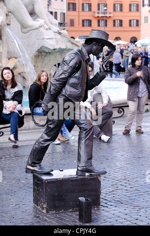 Artiste de rue habillé comme un cow-boy à la Piazza Navona, Rome. Banque D'Images