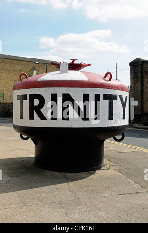 Dans withTrinity Bouy Bouy rue Quai écrit sur le côté, Orchard Place, Pinsular Blackwall Leamouth Peuplier Tower Hamlet Banque D'Images