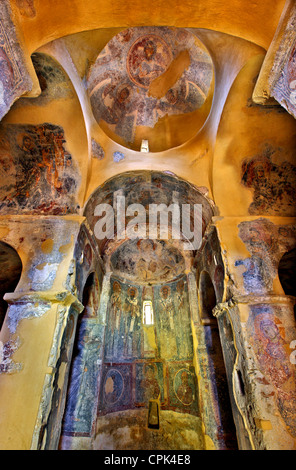 Vue intérieure de l'église byzantine d'Agios Georgios, Diasoritis près de Chalki village, l'île de Naxos, Cyclades, Grèce Banque D'Images