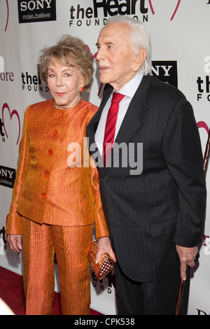 Anne Douglas Kirk et de participer à la Fondation du coeur Gala au Hollywood Palladium le 10 mai 2012 à Los Angeles, Californie. Banque D'Images