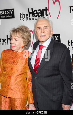 Anne Douglas Kirk et de participer à la Fondation du coeur Gala au Hollywood Palladium le 10 mai 2012 à Los Angeles, Californie. Banque D'Images