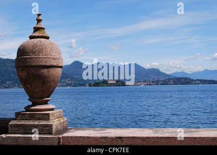 Balustrade d'ornement sur l'île de Borromées Isola Bella, le Lac Majeur, Stresa, Piémont, Italie Banque D'Images