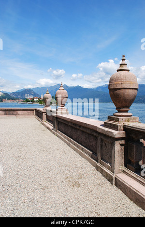 Balustrade d'ornement sur l'île de Borromées Isola Bella, le Lac Majeur, Stresa, Piémont, Italie Banque D'Images