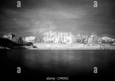 L'image infrarouge et double exposition du Guadalquivir à Séville, Espagne Banque D'Images