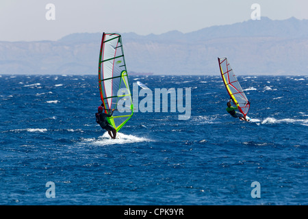 La planche à voile à Dahab, Sinaï, Égypte Banque D'Images