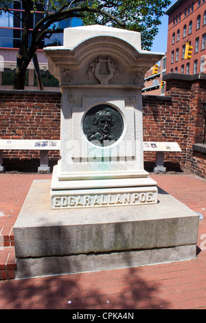 Edgar Allen Poe Monument et tombe, cimetière de Westminster, Baltimore, Maryland Banque D'Images