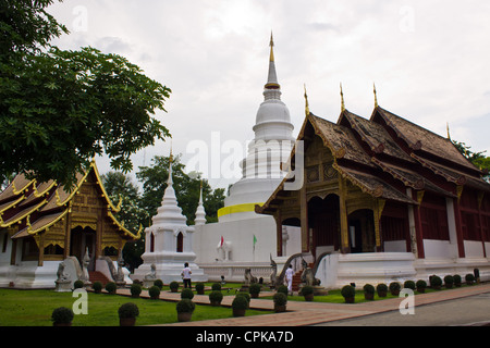 Temple et Chedi dans Wat Phra Sing, Chiang Mai, Thaïlande Banque D'Images