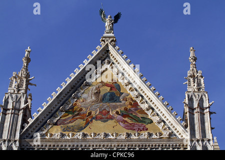 La CATHÉDRALE DE SIENNE façade principale Siena Toscane Italie 10 Mai 2012 Banque D'Images