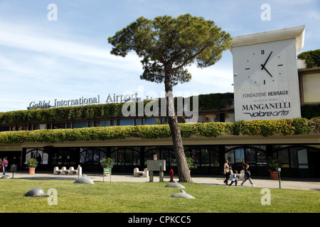 L'AÉROPORT INTERNATIONAL GALILEI PISA TOSCANE ITALIE 11 Mai 2012 Banque D'Images