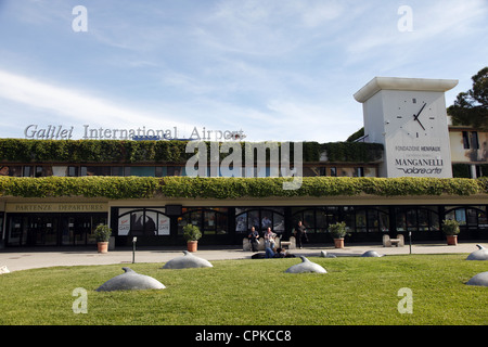 L'AÉROPORT INTERNATIONAL GALILEI PISA TOSCANE ITALIE 11 Mai 2012 Banque D'Images