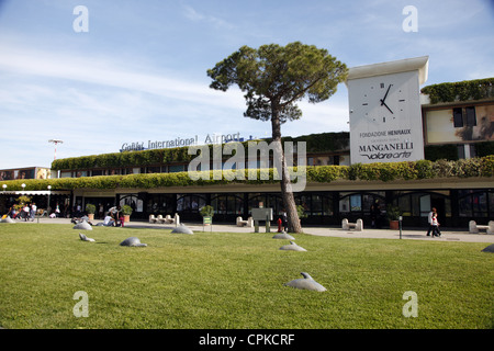 L'AÉROPORT INTERNATIONAL GALILEI PISA TOSCANE ITALIE 11 Mai 2012 Banque D'Images