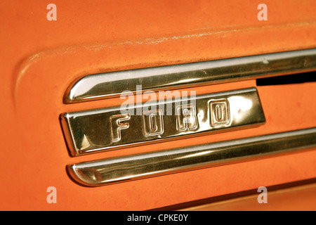 Classic vintage voitures américaines y compris Dodge, Ford, Chevrolet, Chevrolet, Buick, Fairlane, Silver Streak, Power Glide, Diamond Banque D'Images