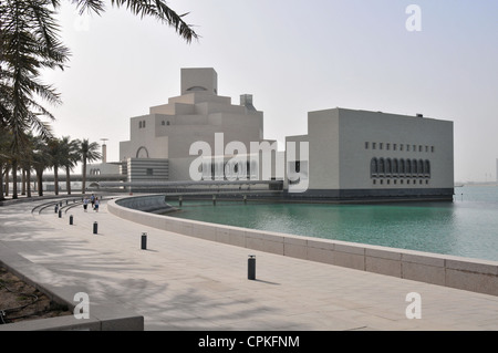 Le Musée d'Art Islamique (MIA), conçu par l'architecte I.M. Pei, à Doha, Qatar, contenant l'une des plus belles collections au monde Banque D'Images