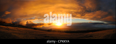 Coucher du soleil vu de mi-Volcan Haleakala sur Maui Hawaii Banque D'Images