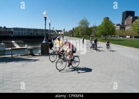 Les cyclistes sur le Canal de Lachine au bord de l'eau chemin cycle boucle Montréal Québec Canada Kathy DEWITT Banque D'Images