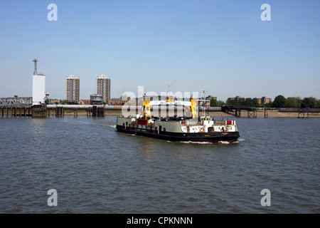 La Woolwich Ferry Gratuit est un service de bateau sur la Tamise, Londres, Royaume-Uni. Banque D'Images