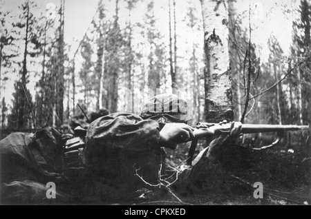 Sniper allemand sur le front de l'est en Carélie, 1942 Banque D'Images