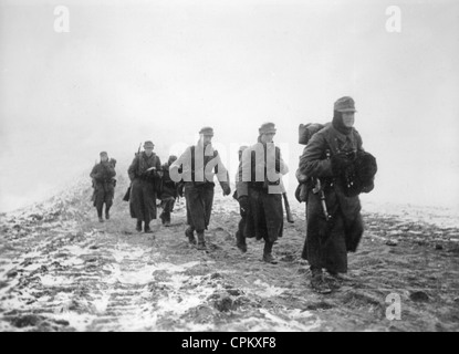 Les soldats allemands au cours d'une contre-offensive sur le front de l'Est à l'hiver 1941 Banque D'Images